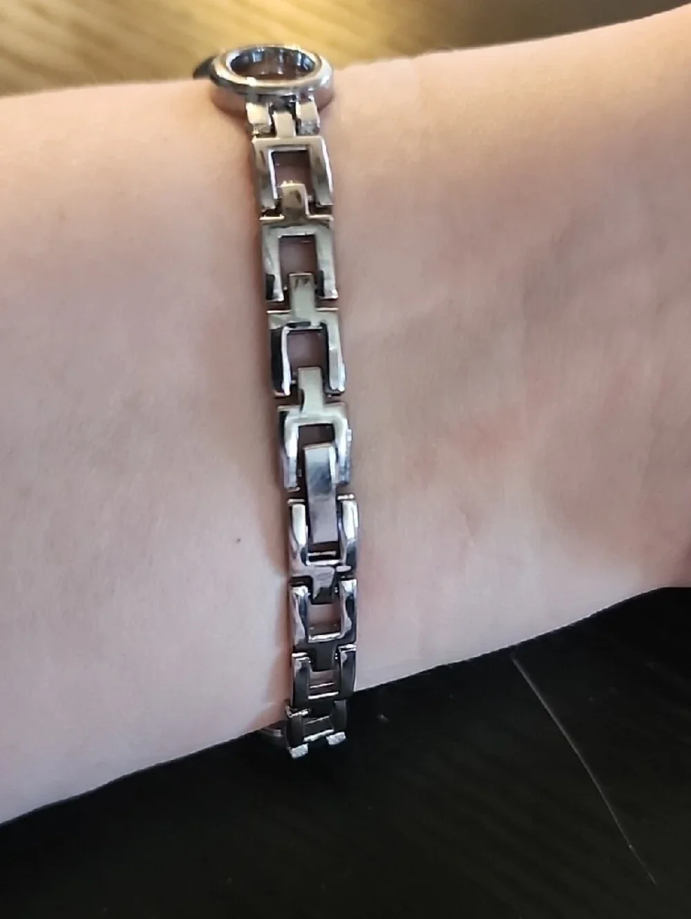 Silver Tone Women's Round Dial Bracelet Watch - Quartz